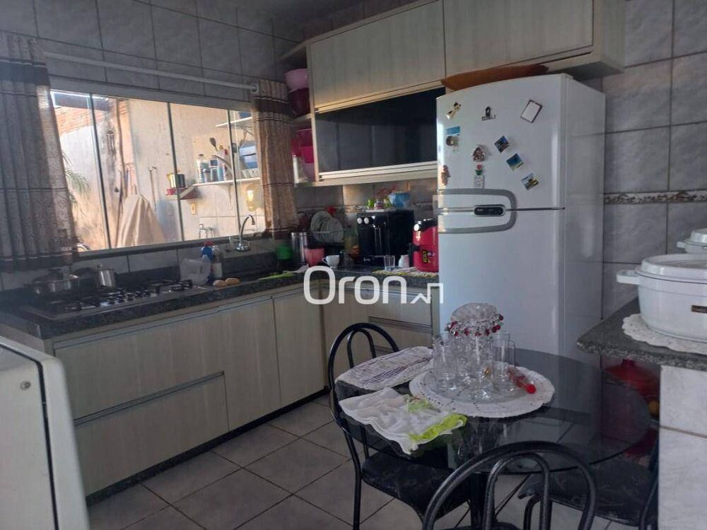 Casa à venda com 3 quartos, 68m² - Foto 1
