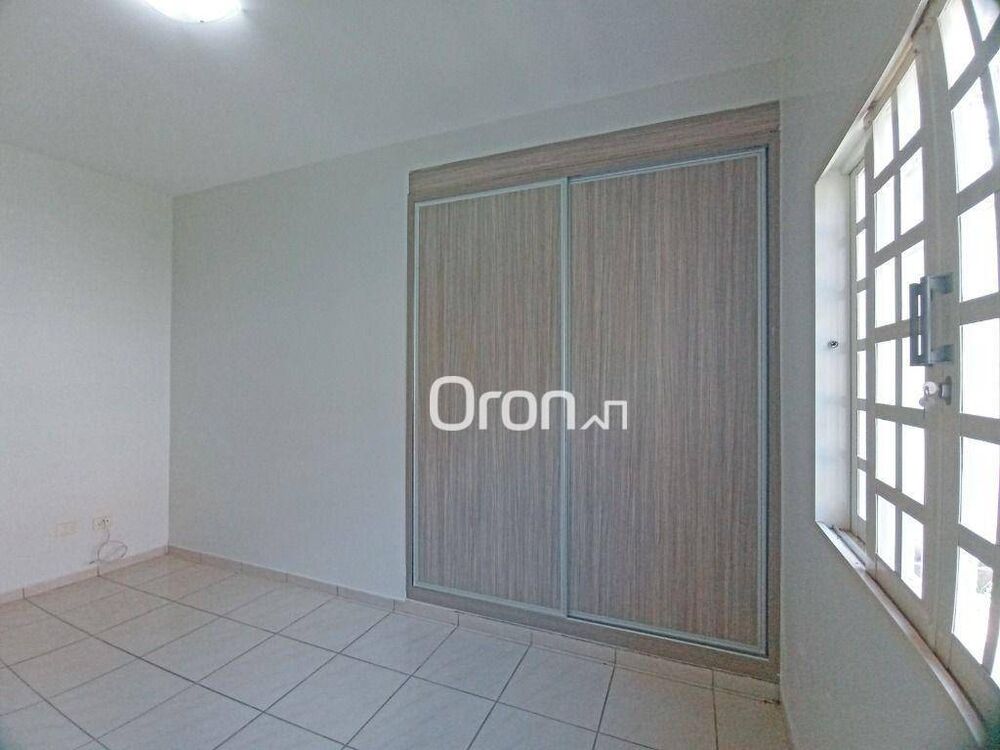 Casa, 3 quartos, 245 m² - Foto 2