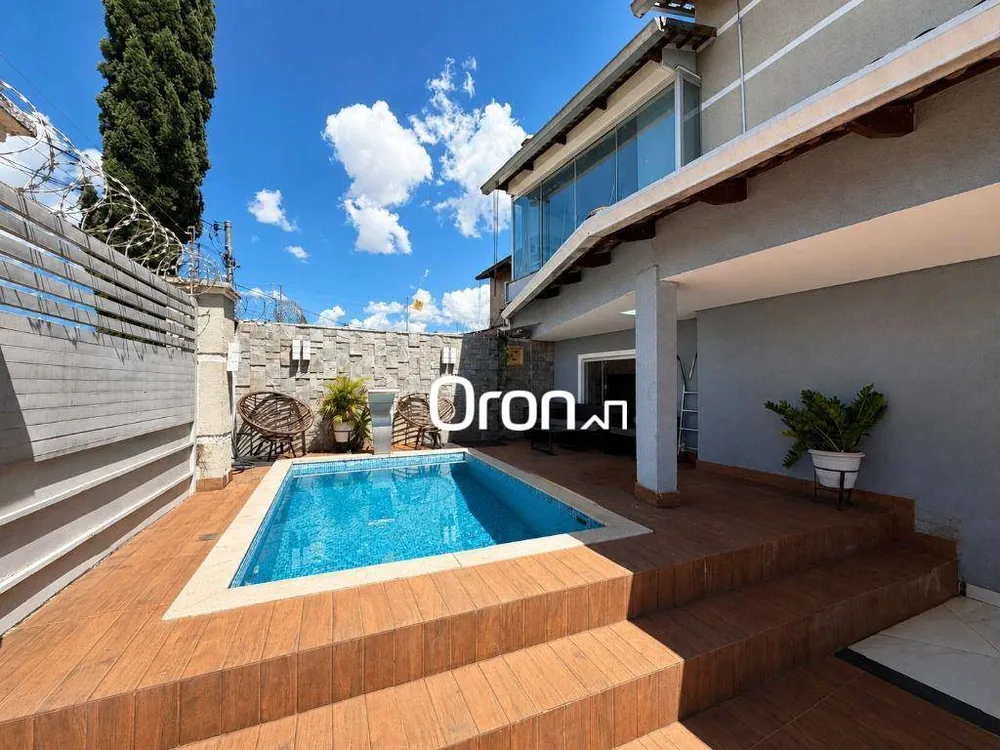 Sobrado, 3 quartos, 240 m² - Foto 1