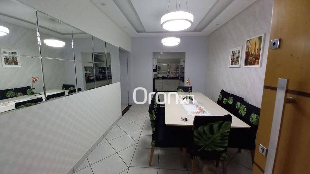Casa à venda com 3 quartos, 140m² - Foto 1