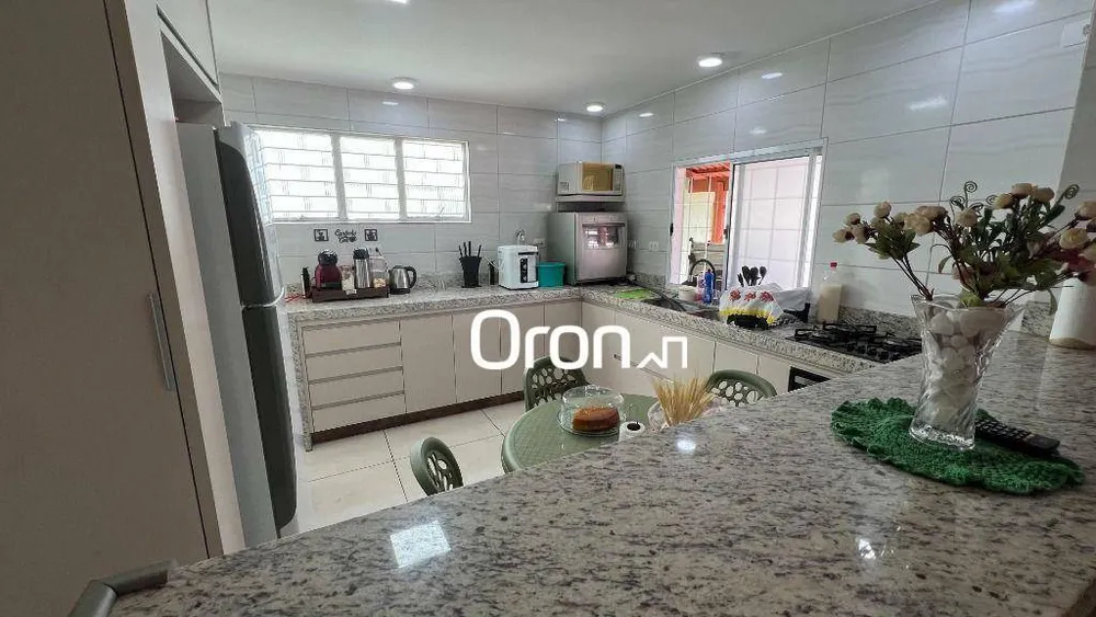 Casa, 3 quartos, 231 m² - Foto 3