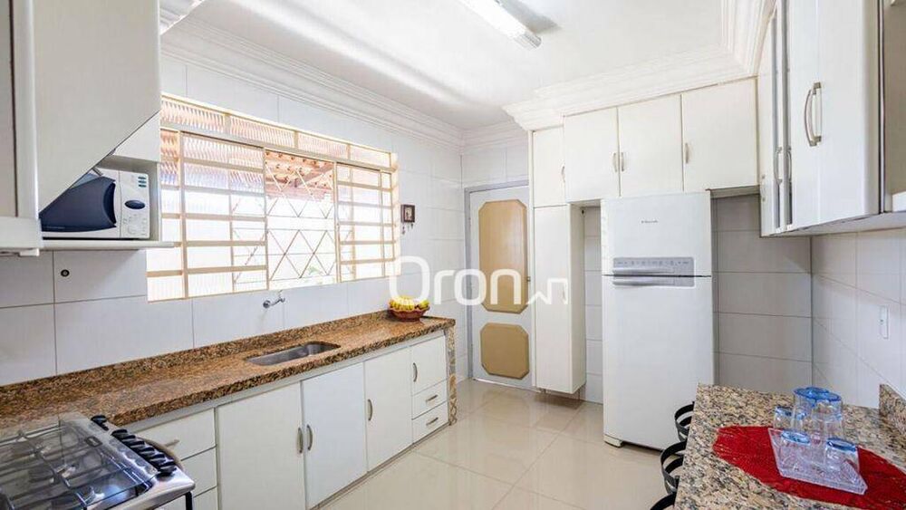 Casa, 3 quartos, 287 m² - Foto 1