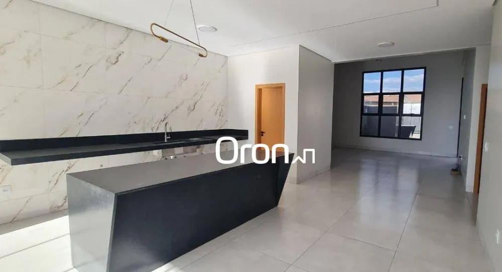 Casa, 3 quartos, 222 m² - Foto 2