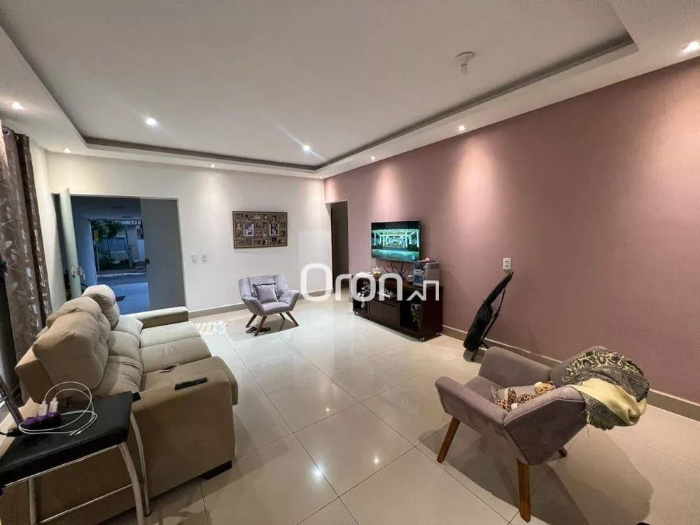 Casa de Condomínio à venda com 3 quartos, 210m² - Foto 1