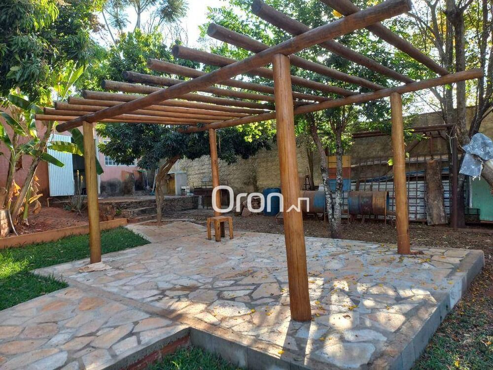 Chácara à venda com 2 quartos, 300m² - Foto 1