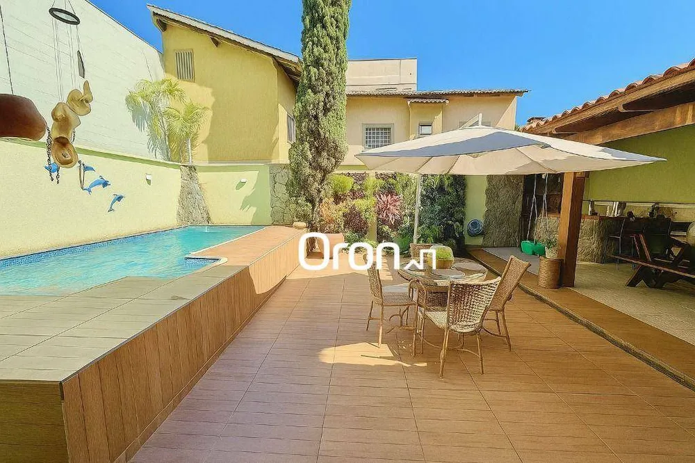 Sobrado, 5 quartos, 328 m² - Foto 1
