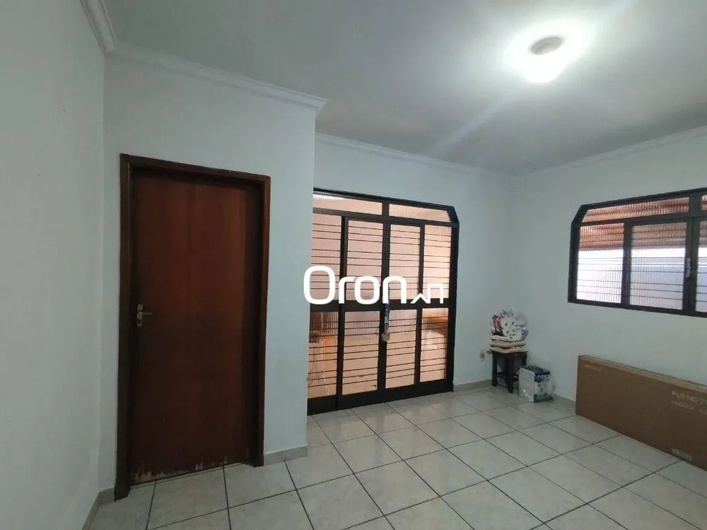 Casa, 3 quartos, 232 m² - Foto 2