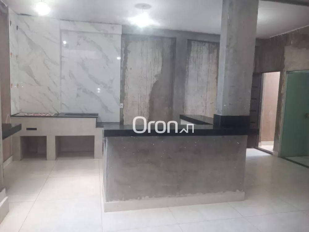 Sobrado à venda com 4 quartos, 220m² - Foto 1