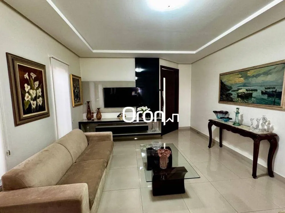 Casa, 3 quartos, 236 m² - Foto 1