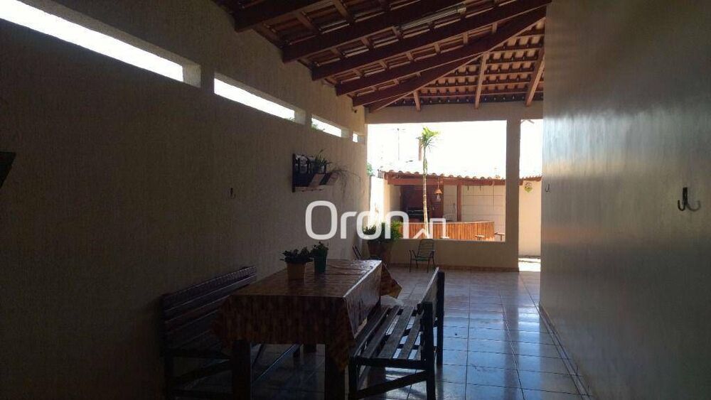 Casa, 4 quartos, 320 m² - Foto 1