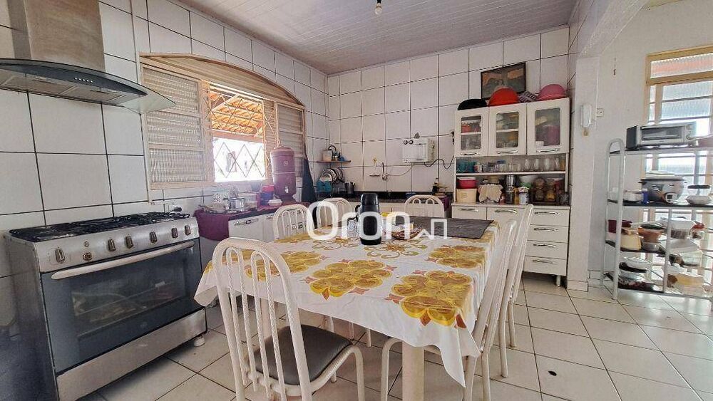 Casa, 4 quartos, 273 m² - Foto 2