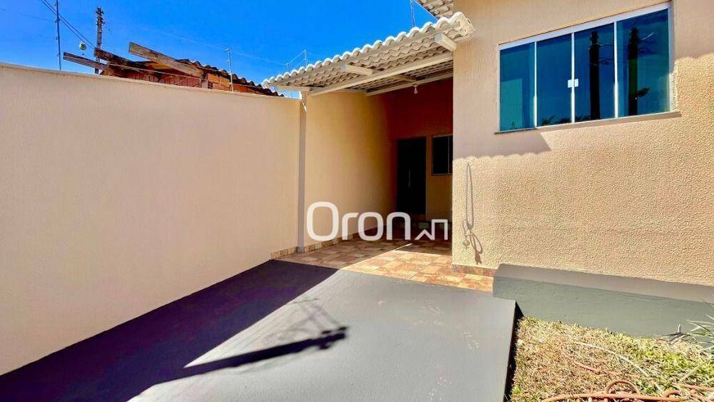 Casa à venda com 2 quartos, 74m² - Foto 1