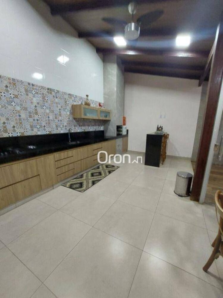 Casa à venda com 3 quartos, 208m² - Foto 3
