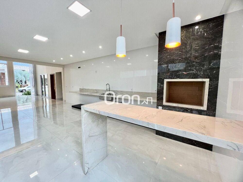 Casa de Condomínio à venda com 4 quartos, 200m² - Foto 2