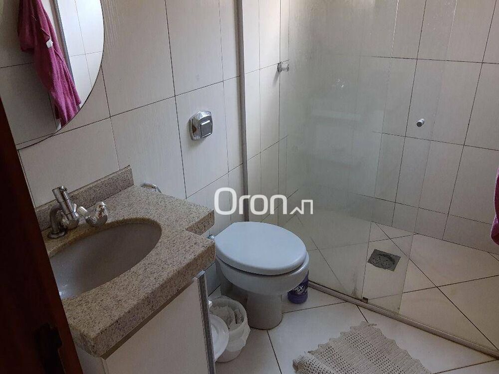 Casa à venda com 3 quartos, 280m² - Foto 2