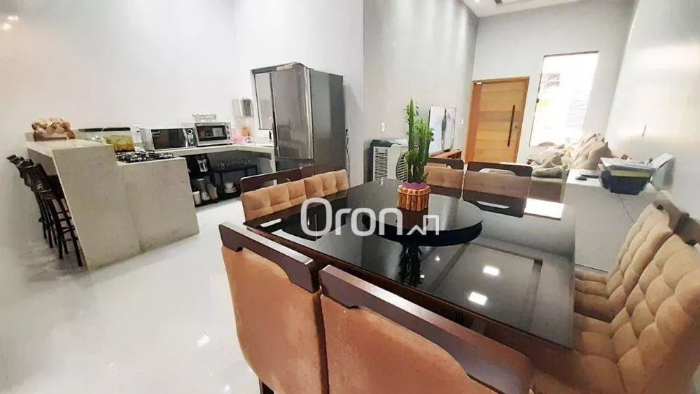 Sobrado à venda com 4 quartos, 240m² - Foto 1