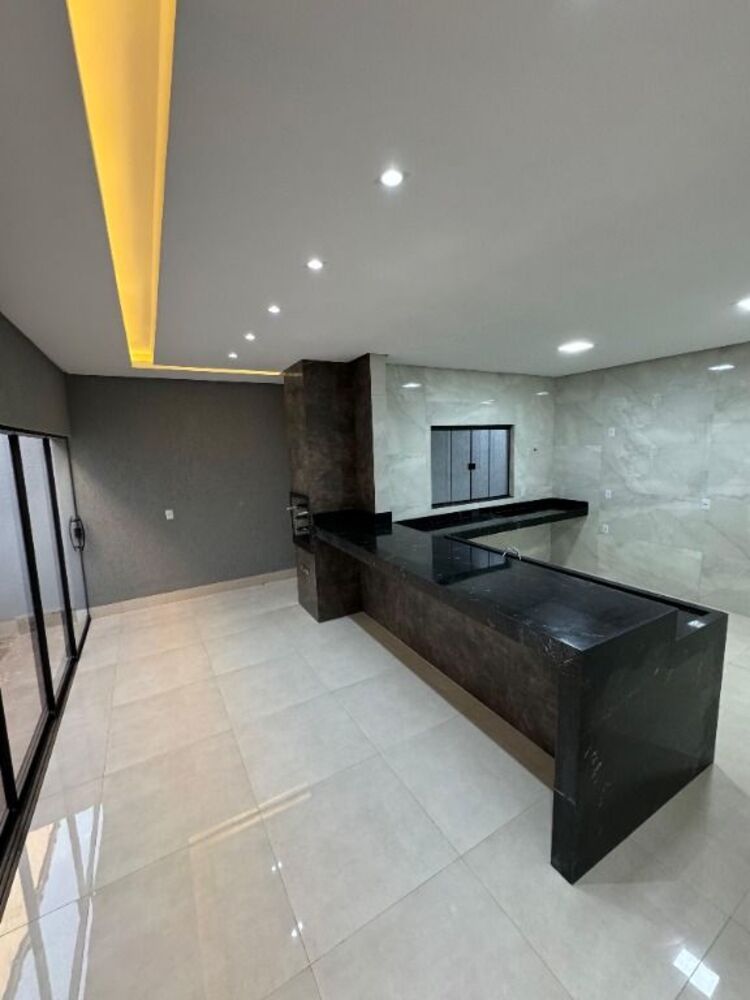 Casa à venda com 3 quartos, 120m² - Foto 1