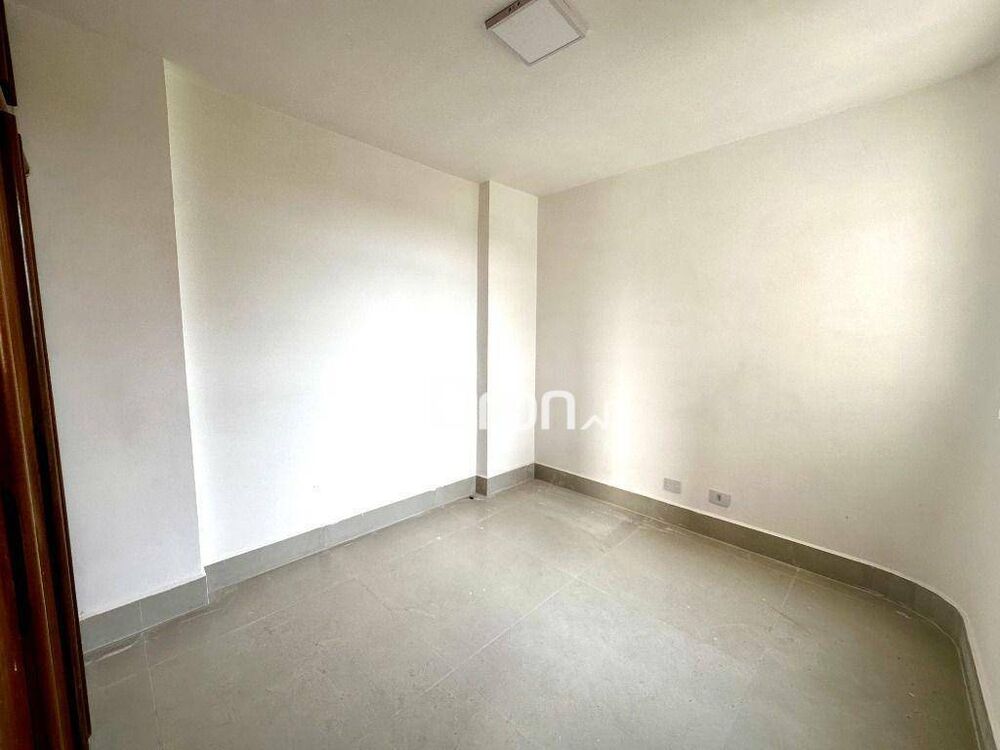 Apartamento à venda com 3 quartos, 118m² - Foto 4