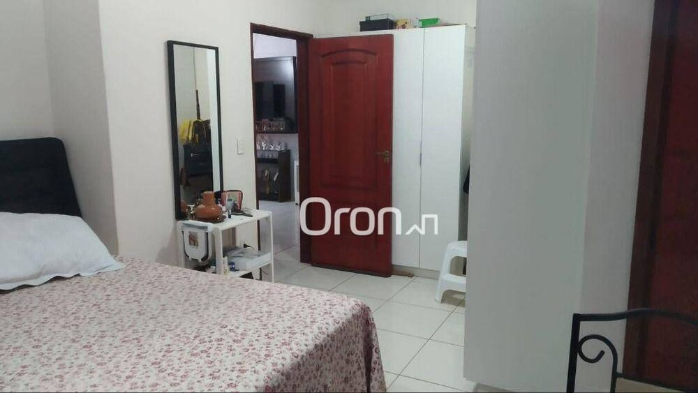 Casa à venda com 4 quartos, 220m² - Foto 3