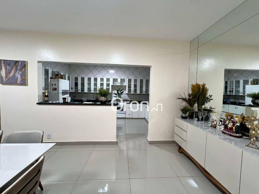 Casa à venda com 3 quartos, 300m² - Foto 3