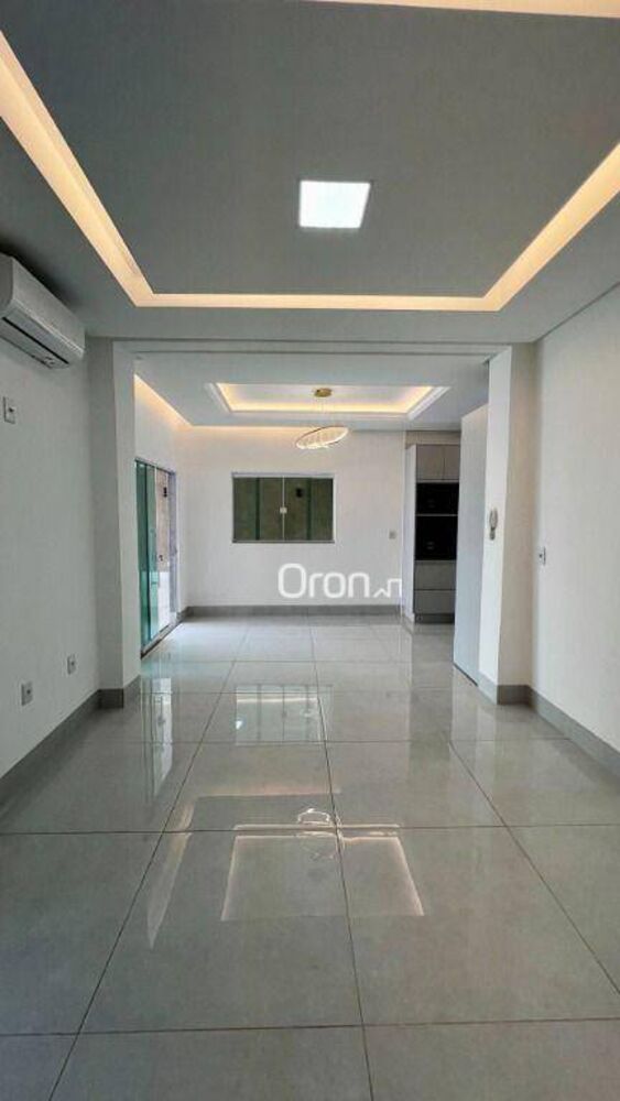 Casa à venda com 3 quartos, 258m² - Foto 2