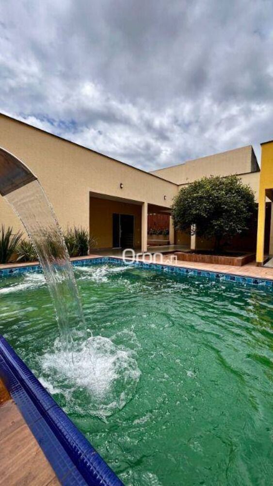 Casa à venda com 3 quartos, 258m² - Foto 1