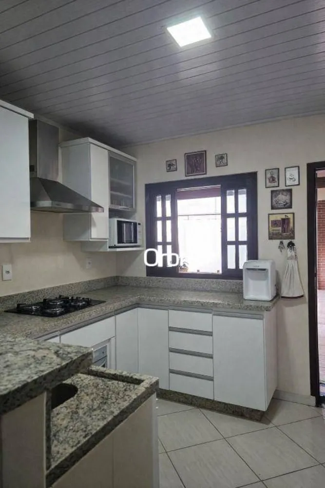 Casa, 3 quartos, 238 m² - Foto 2