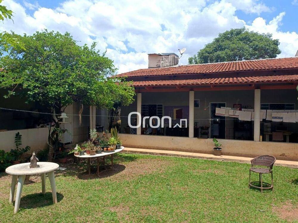 Casa, 4 quartos, 236 m² - Foto 1
