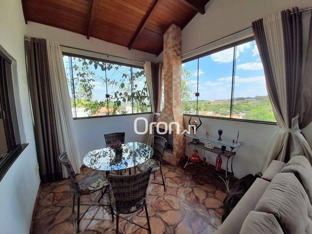 Sobrado à venda com 5 quartos, 203m² - Foto 2
