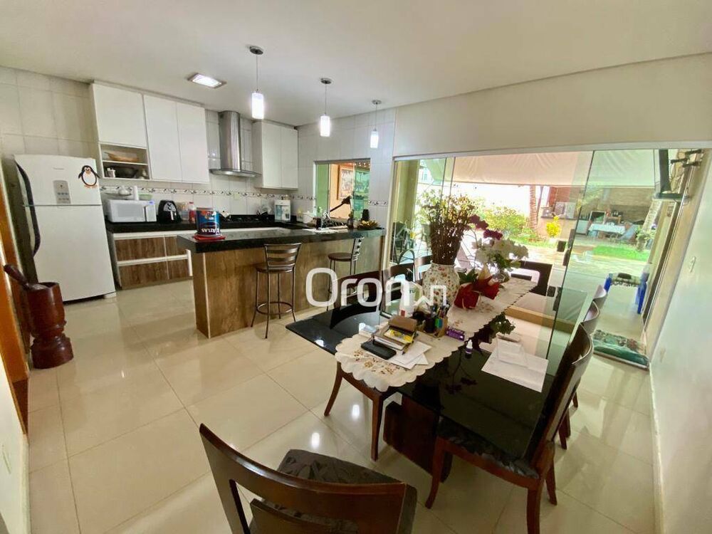 Sobrado à venda com 4 quartos, 339m² - Foto 3