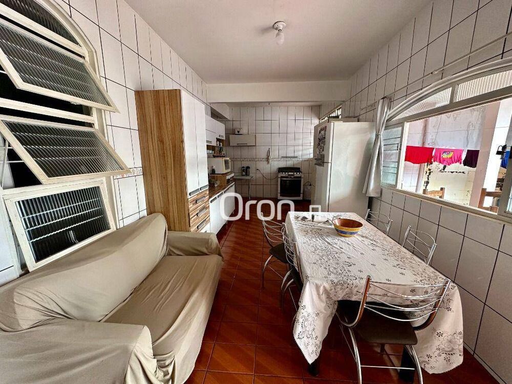 Casa, 3 quartos, 214 m² - Foto 3
