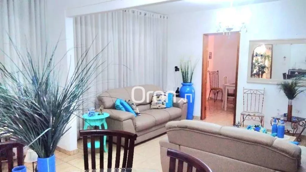 Casa à venda com 3 quartos, 301m² - Foto 1