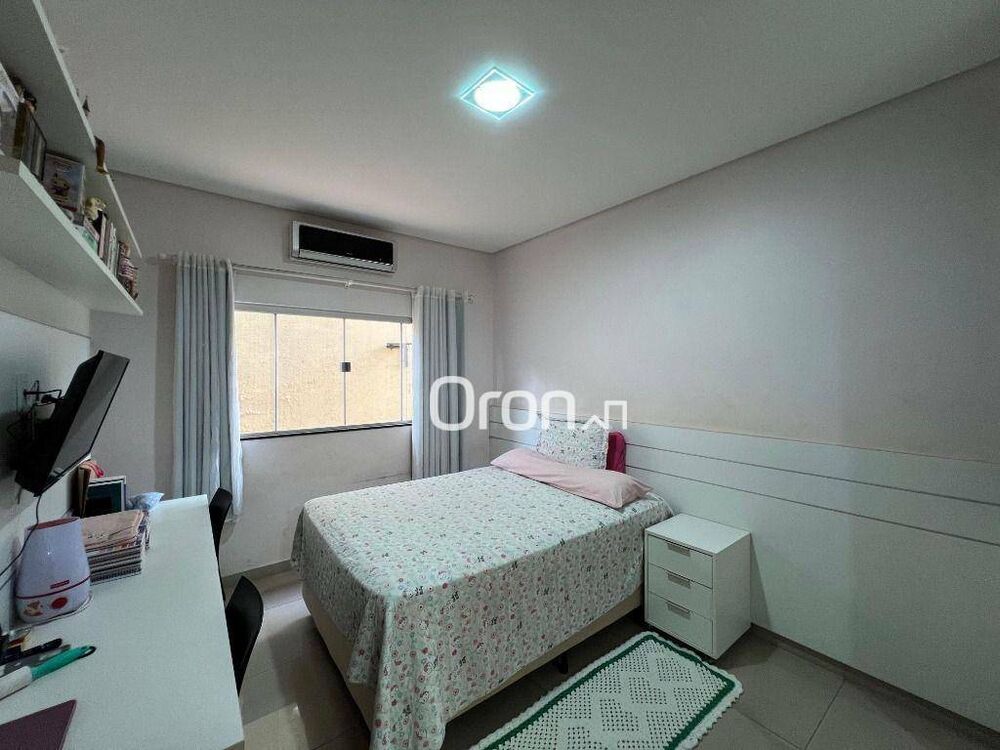 Casa, 3 quartos, 210 m² - Foto 1