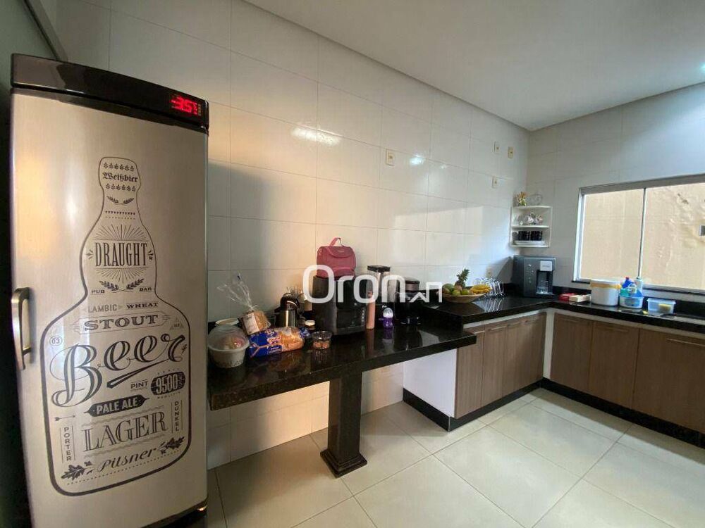 Casa, 3 quartos, 210 m² - Foto 2