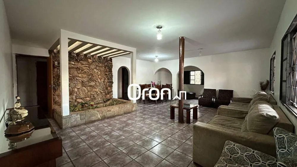 Casa, 4 quartos, 191 m² - Foto 2