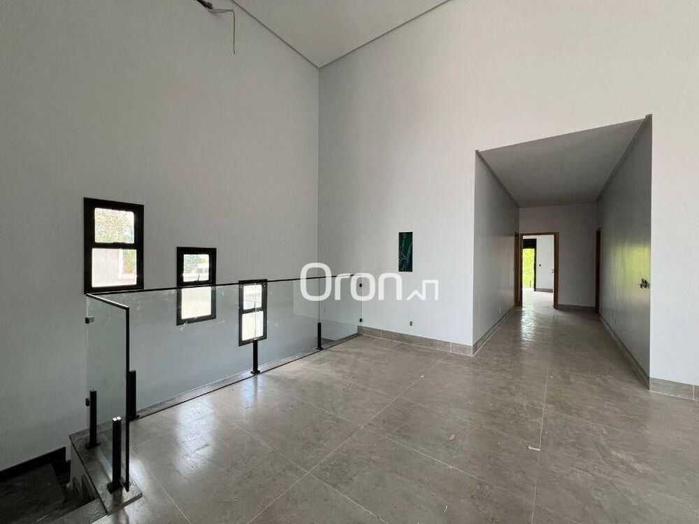 Sobrado à venda com 4 quartos, 319m² - Foto 1