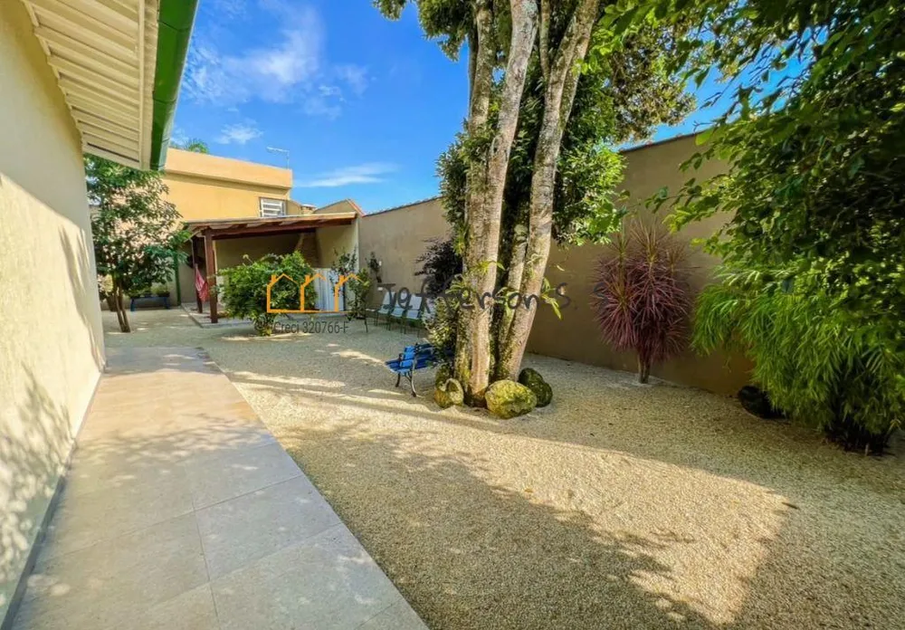 Casa, 3 quartos, 221 m² - Foto 2
