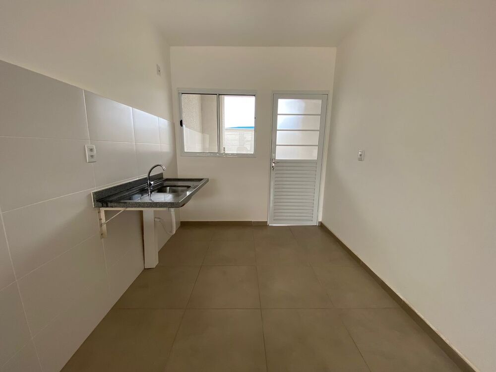 Casa à venda com 2 quartos, 62m² - Foto 11