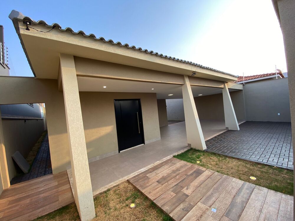 Casa à venda com 3 quartos, 240m² - Foto 2