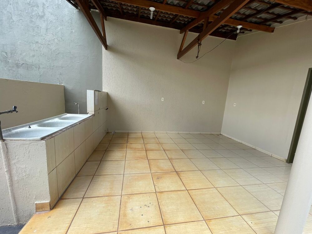 Casa à venda com 4 quartos, 135m² - Foto 3