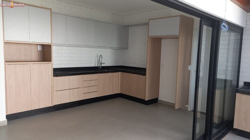 Casa à venda com 3 quartos, 192m² - Foto 1