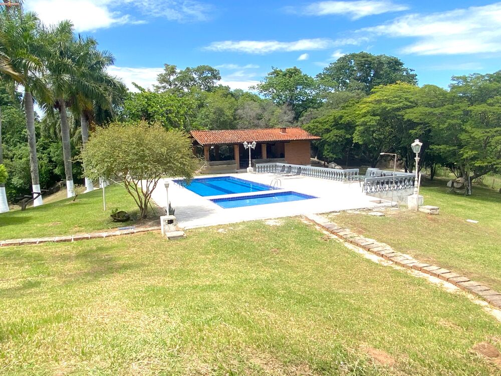 Chácara, 4 quartos, 225 m² - Foto 1