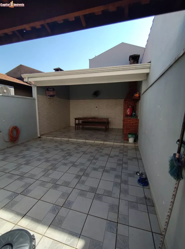 Casa à venda com 3 quartos, 199m² - Foto 1