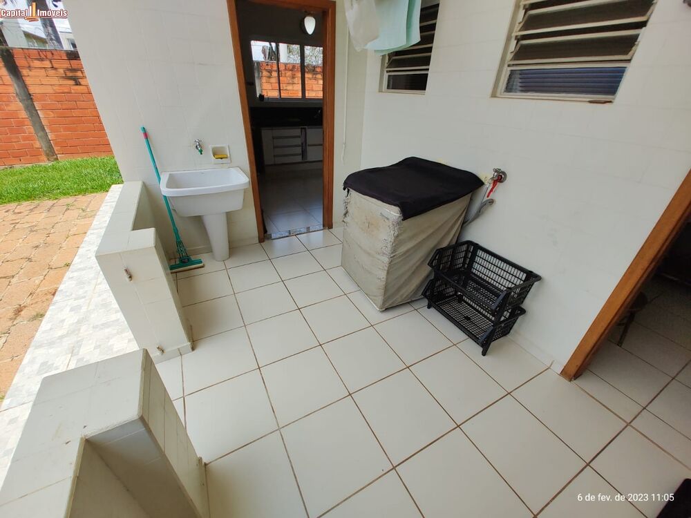 Casa à venda com 4 quartos, 335m² - Foto 1