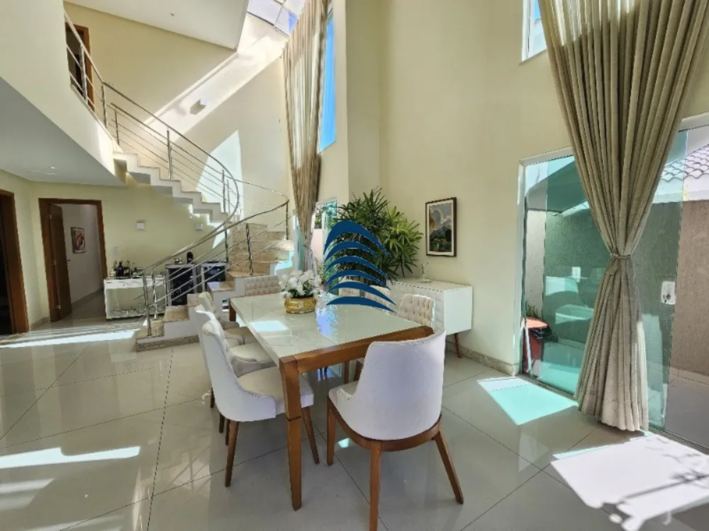 Casa, 4 quartos, 242 m² - Foto 1