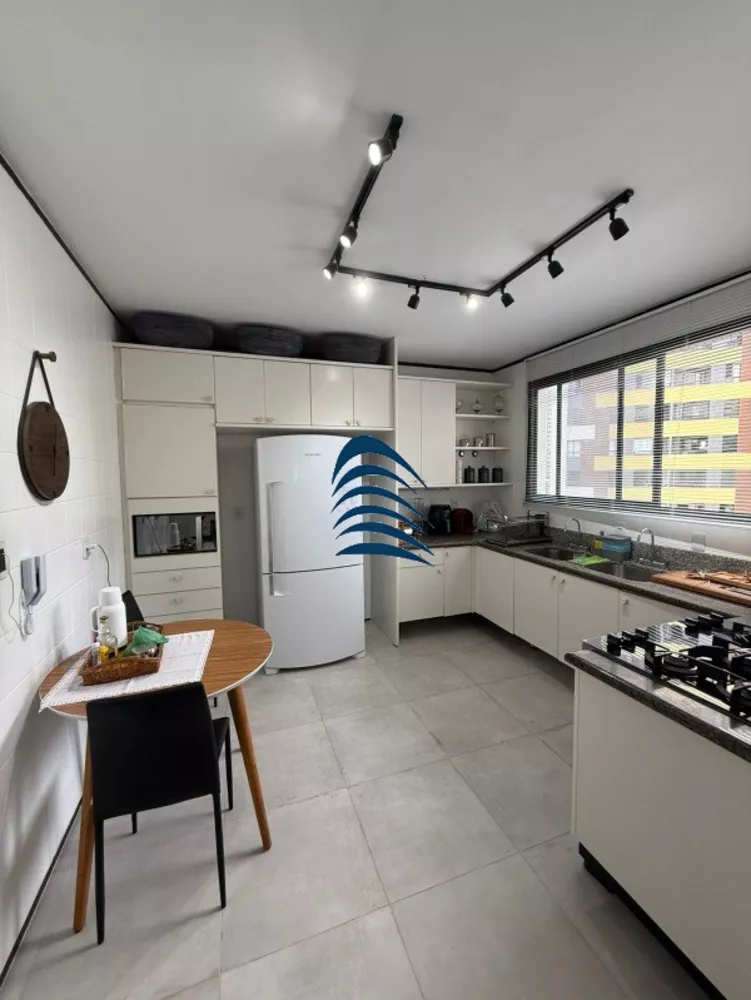 Apartamento à venda com 3 quartos, 207m² - Foto 2