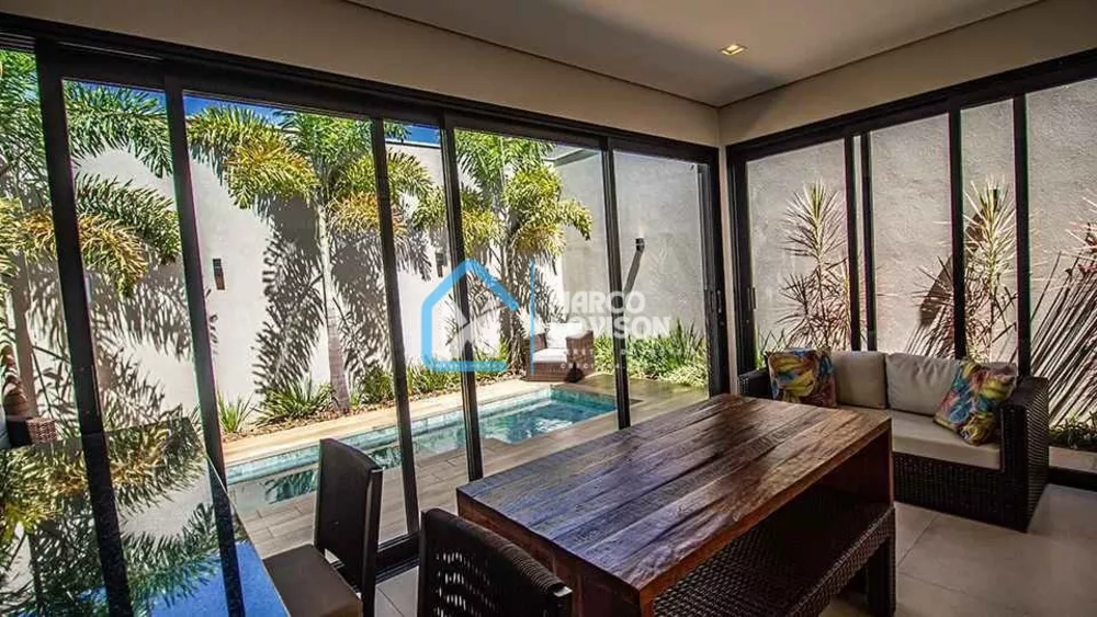 Casa de Condomínio à venda com 3 quartos, 380m² - Foto 1