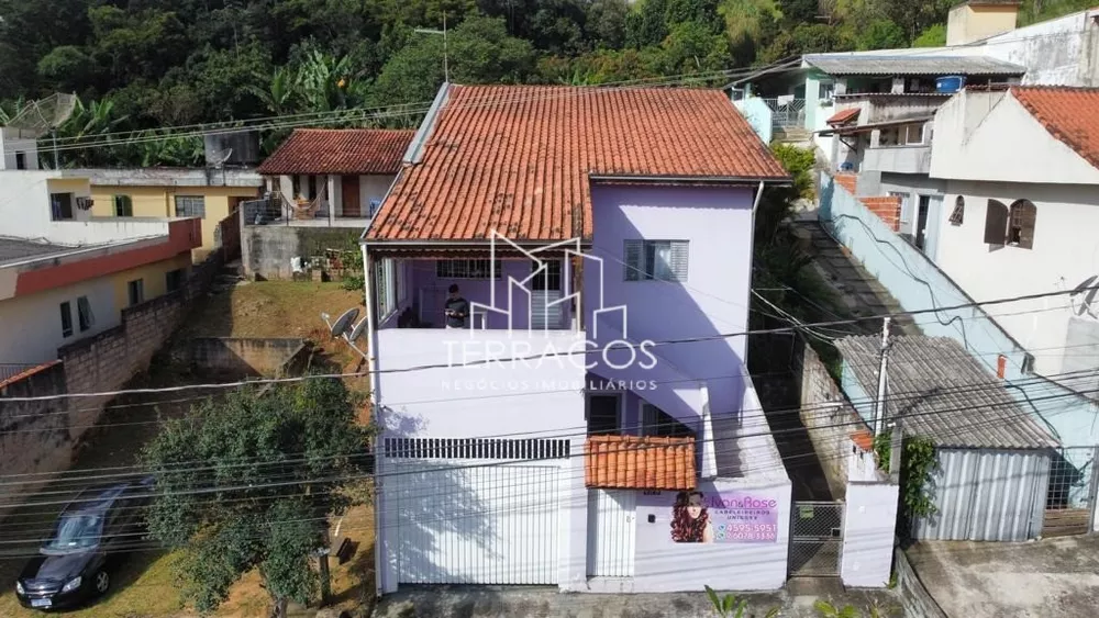 Casa à venda com 6 quartos, 300m² - Foto 1