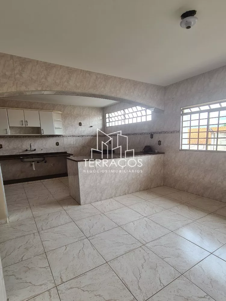 Casa à venda e aluguel com 3 quartos, 348m² - Foto 6