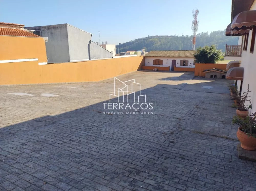 Casa à venda com 4 quartos, 650m² - Foto 1